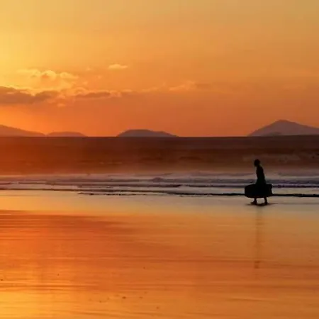 Sleeps 2 Pool Wifi * Famara