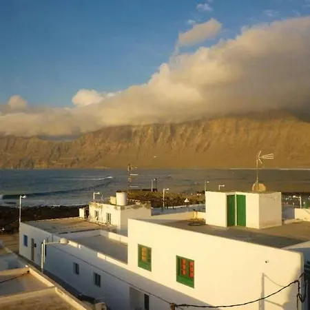 Sleeps 2 Pool Wifi Famara