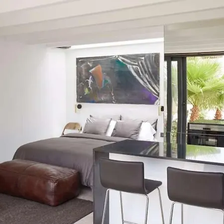 Vakantiehuis Sleeps 2 Pool Wifi