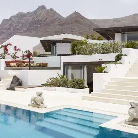 Sleeps 2 Pool Wifi * Famara