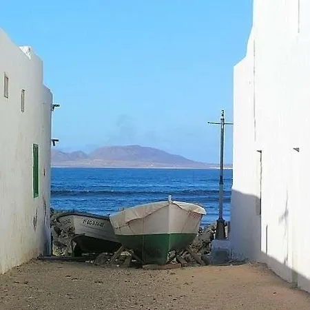 Sleeps 2 Pool Wifi Vakantiehuis