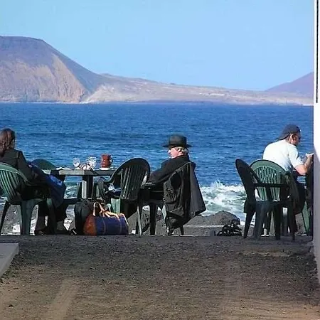 Sleeps 2 Pool Wifi Vakantiehuis *